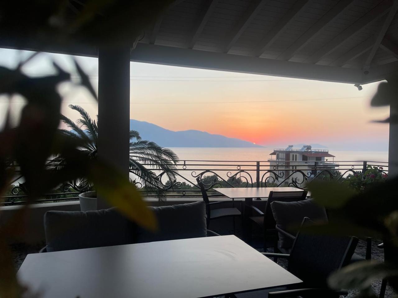 Hotel Majestic Radhimë المظهر الخارجي الصورة