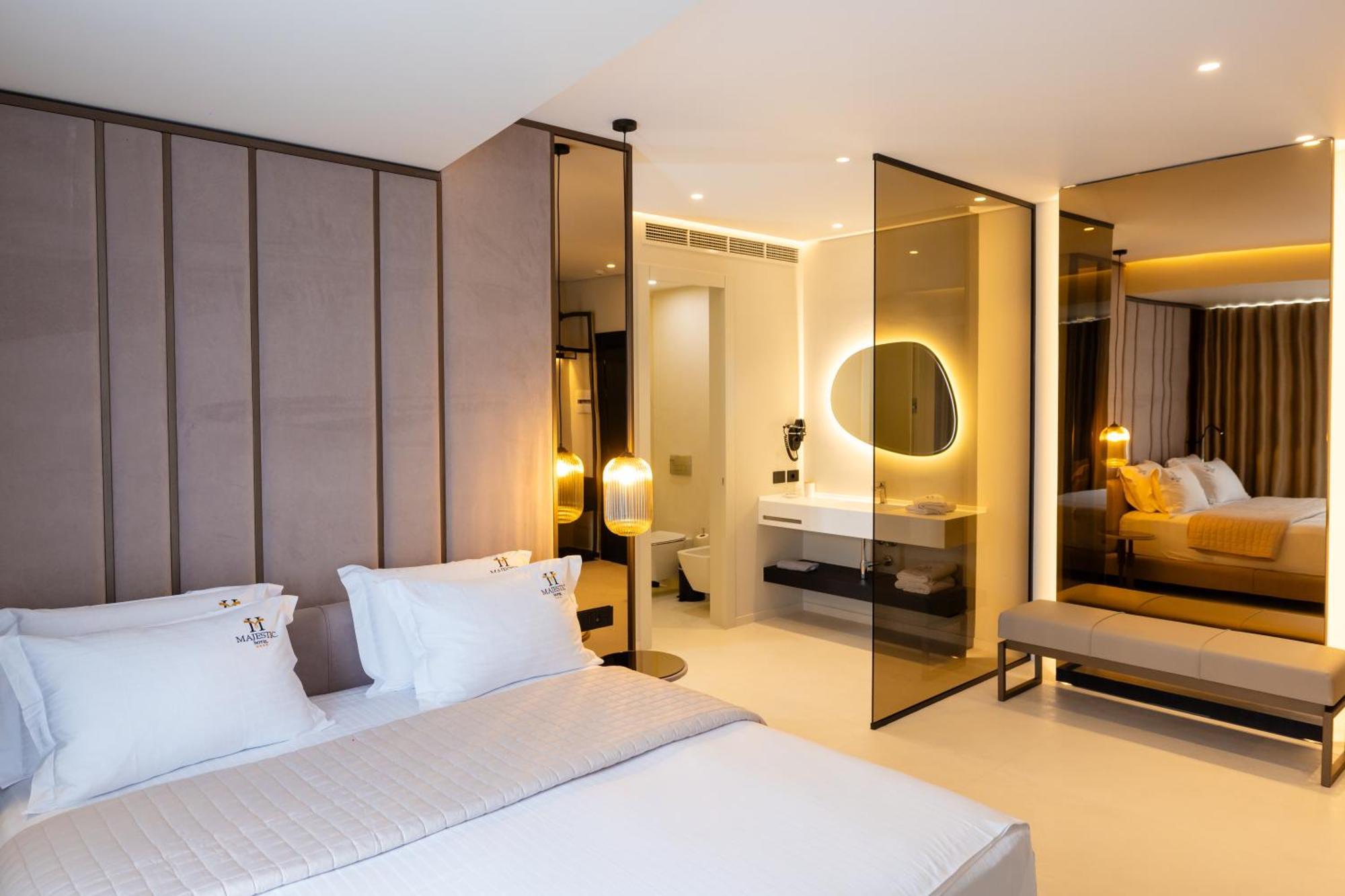 Hotel Majestic Radhimë المظهر الخارجي الصورة