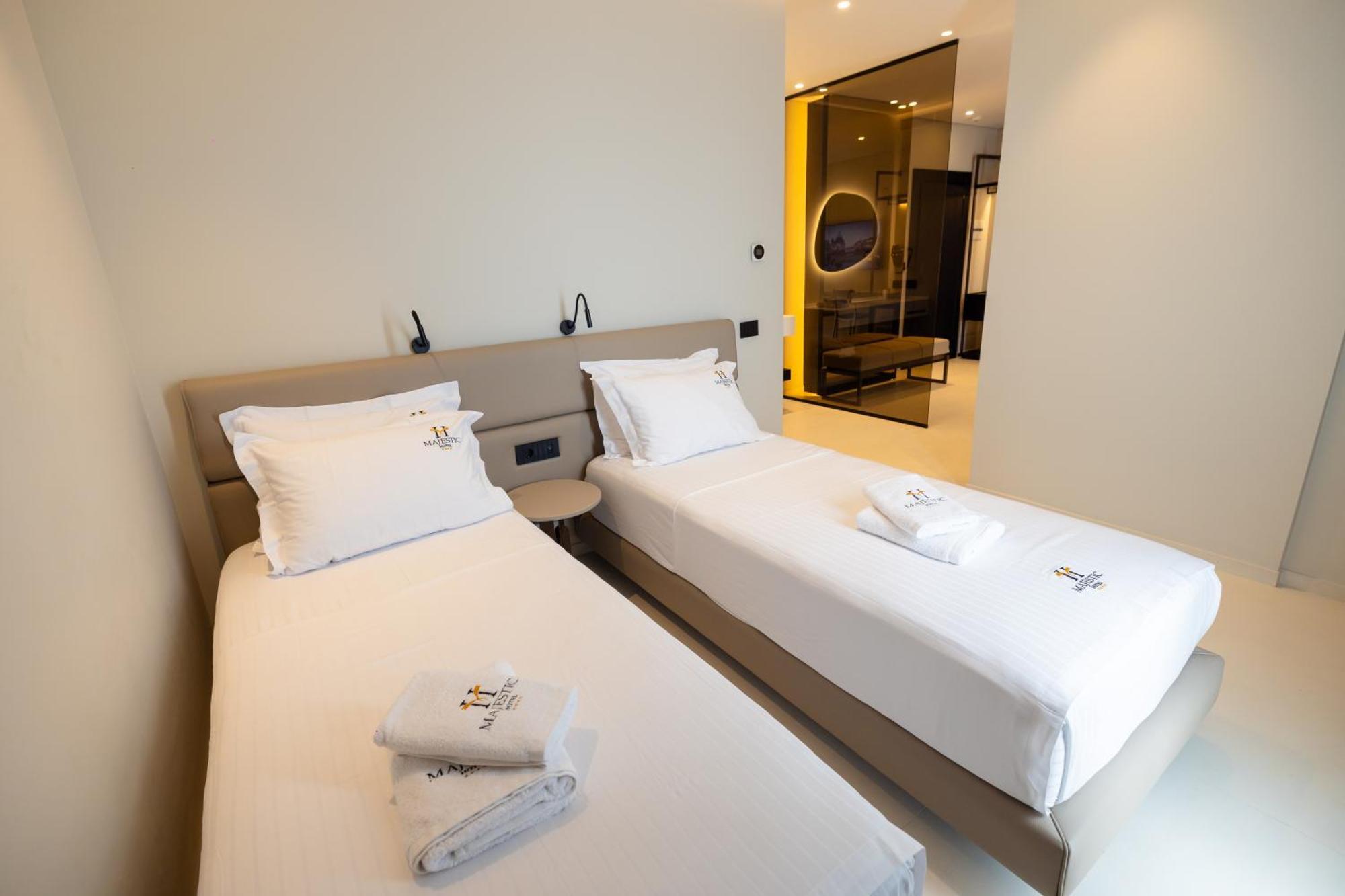 Hotel Majestic Radhimë المظهر الخارجي الصورة