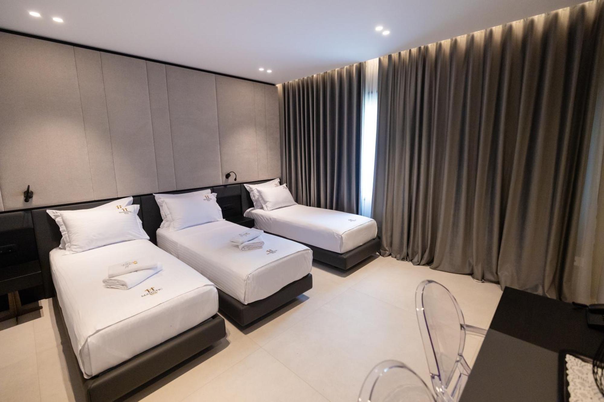 Hotel Majestic Radhimë المظهر الخارجي الصورة