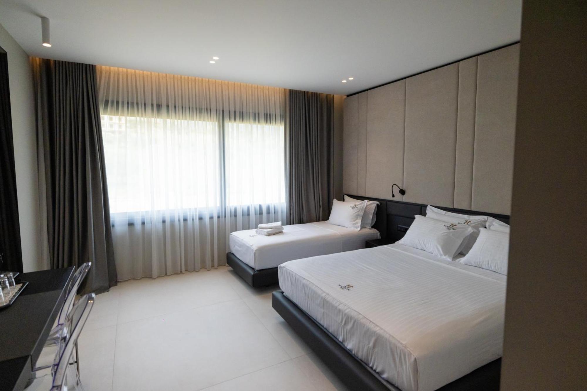 Hotel Majestic Radhimë المظهر الخارجي الصورة
