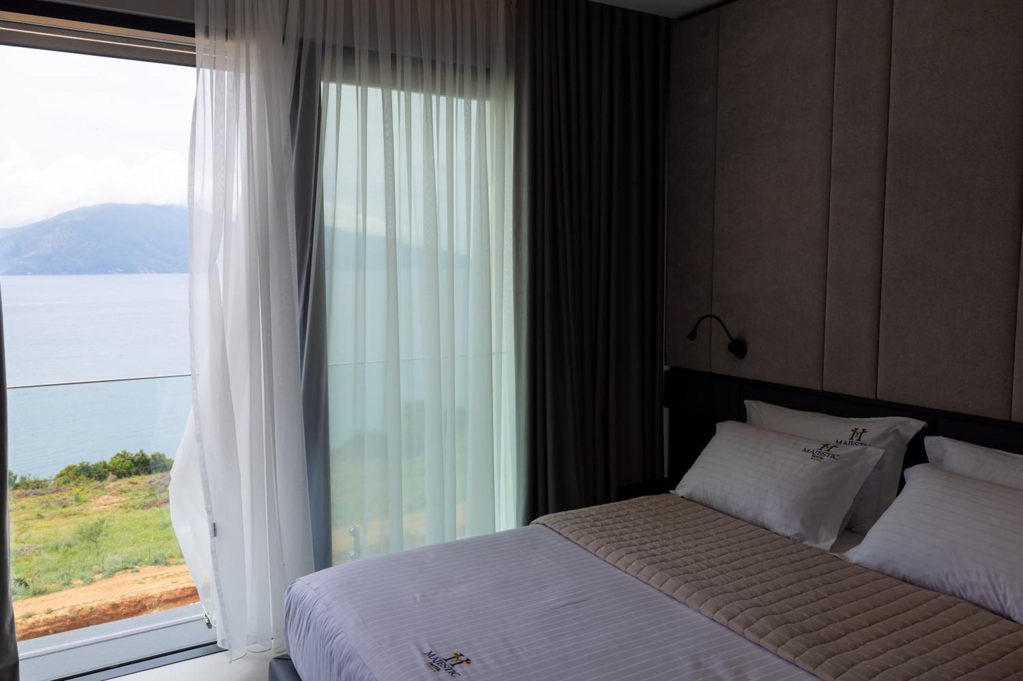Hotel Majestic Radhimë المظهر الخارجي الصورة