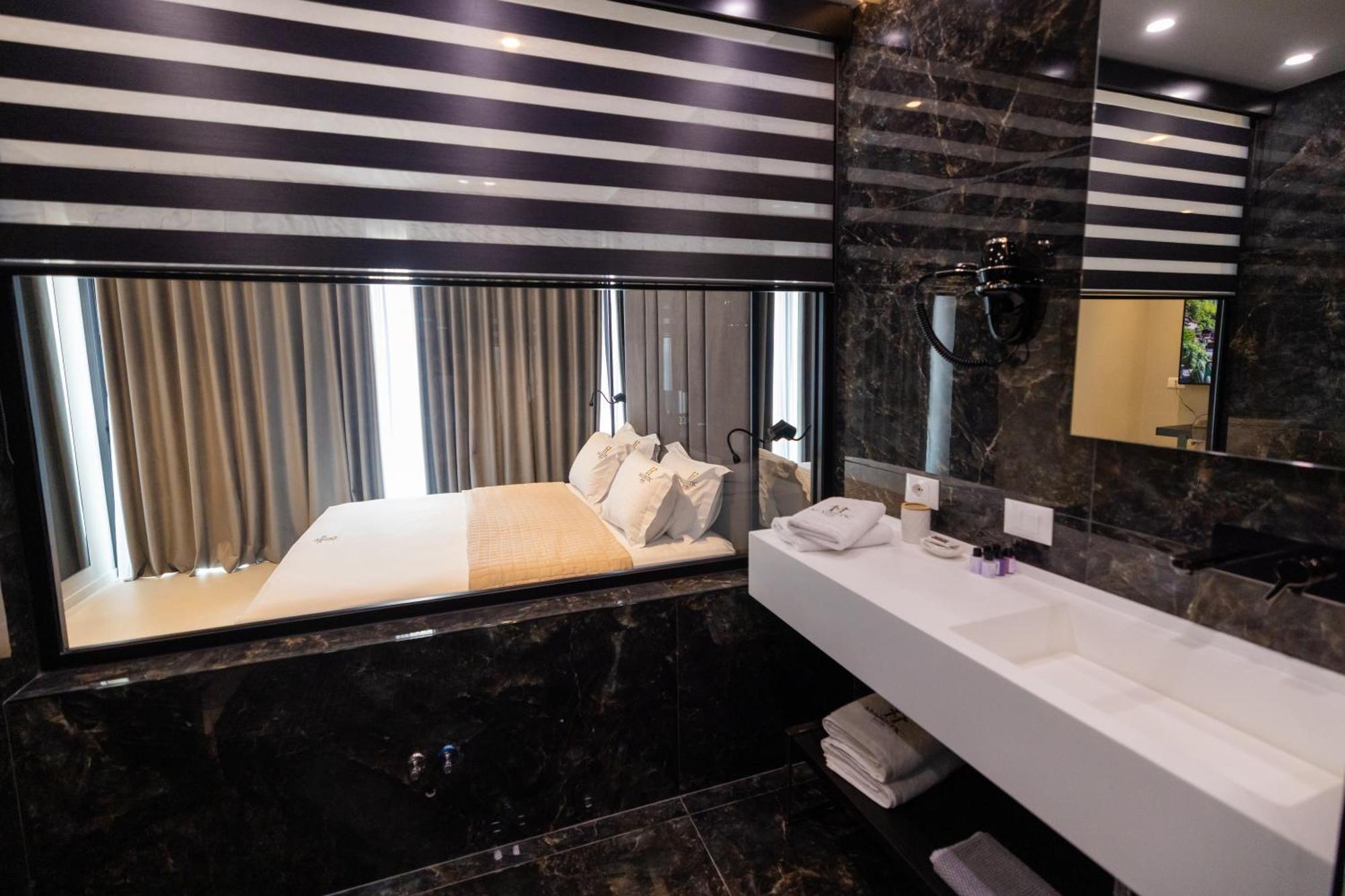 Hotel Majestic Radhimë المظهر الخارجي الصورة