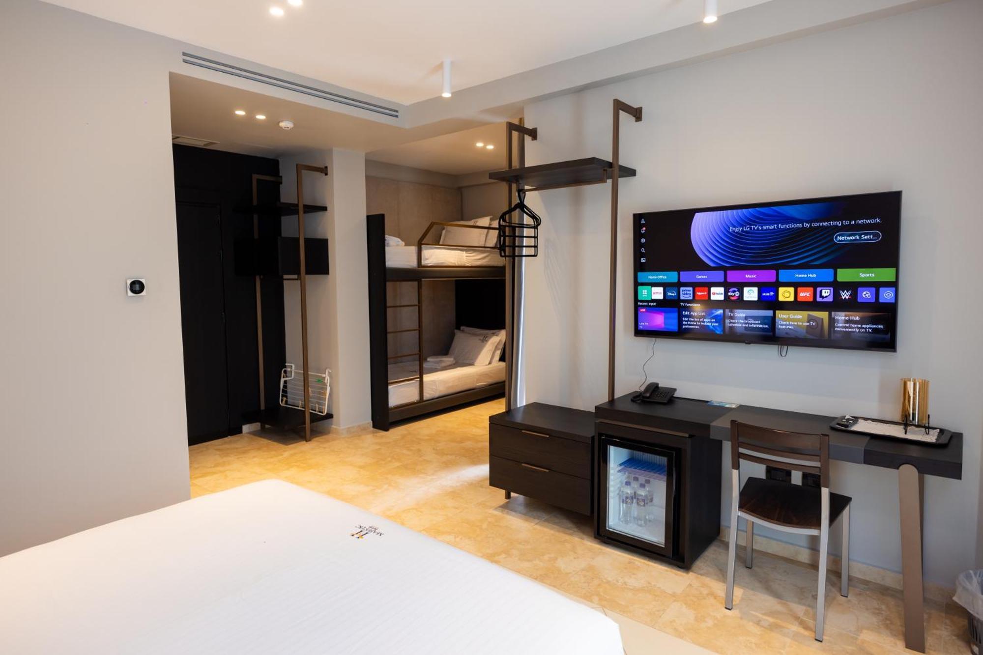 Hotel Majestic Radhimë المظهر الخارجي الصورة