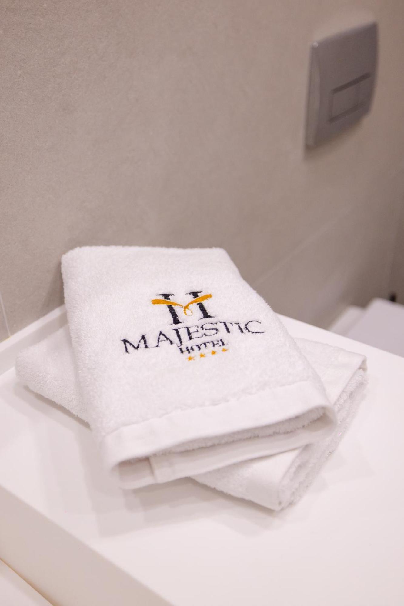 Hotel Majestic Radhimë المظهر الخارجي الصورة