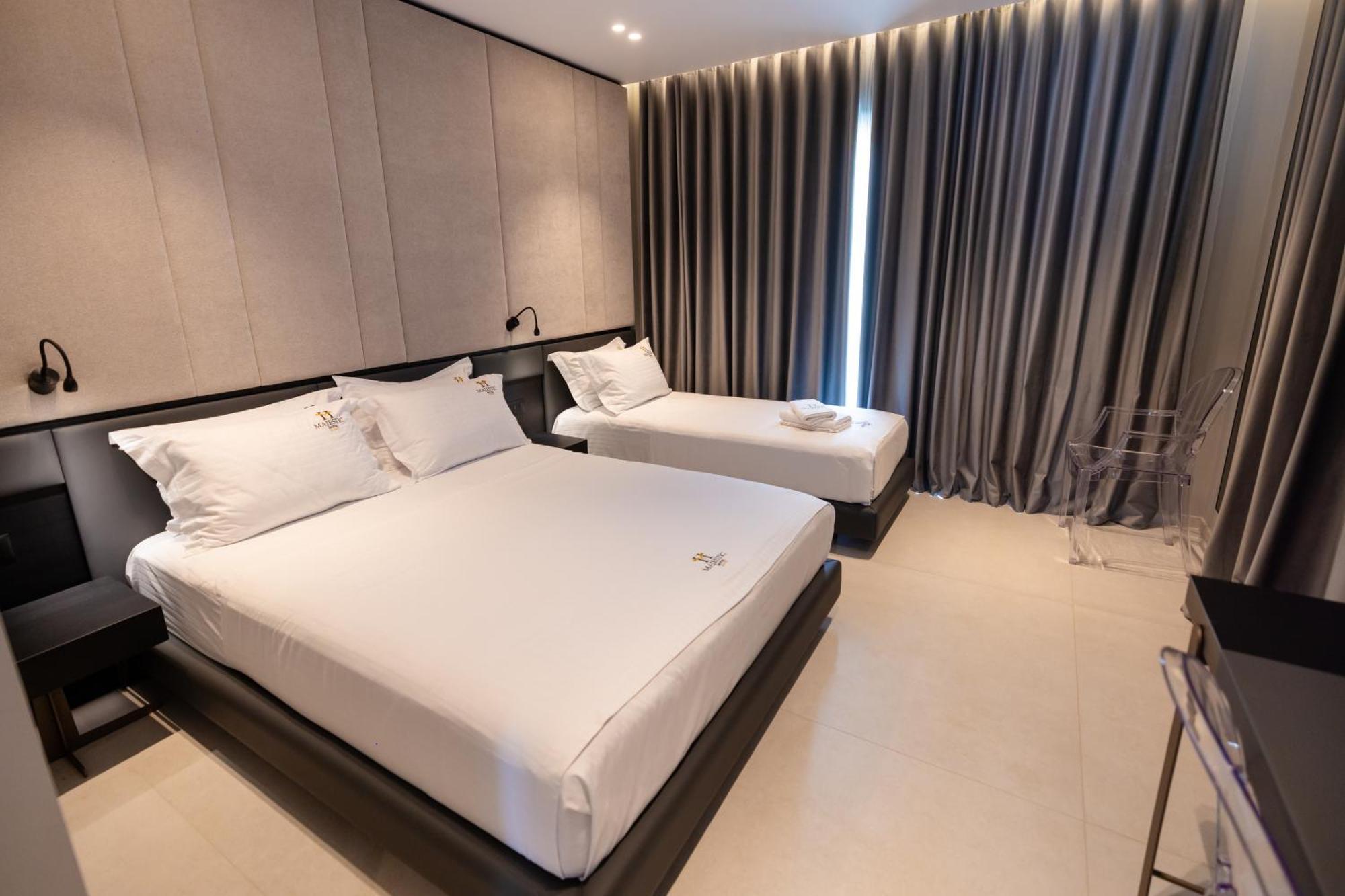 Hotel Majestic Radhimë المظهر الخارجي الصورة
