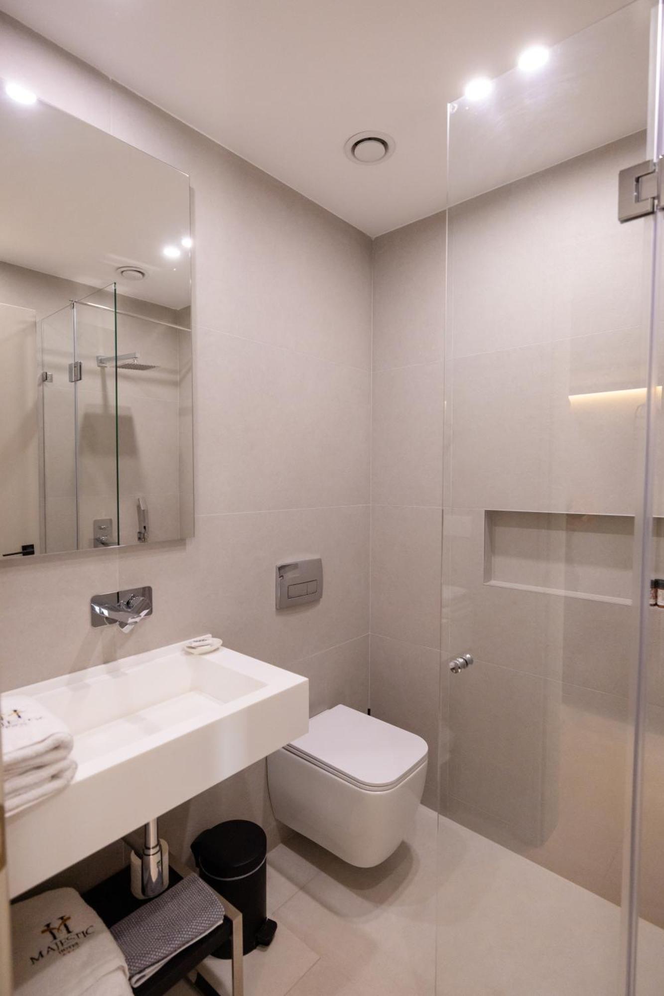 Hotel Majestic Radhimë المظهر الخارجي الصورة