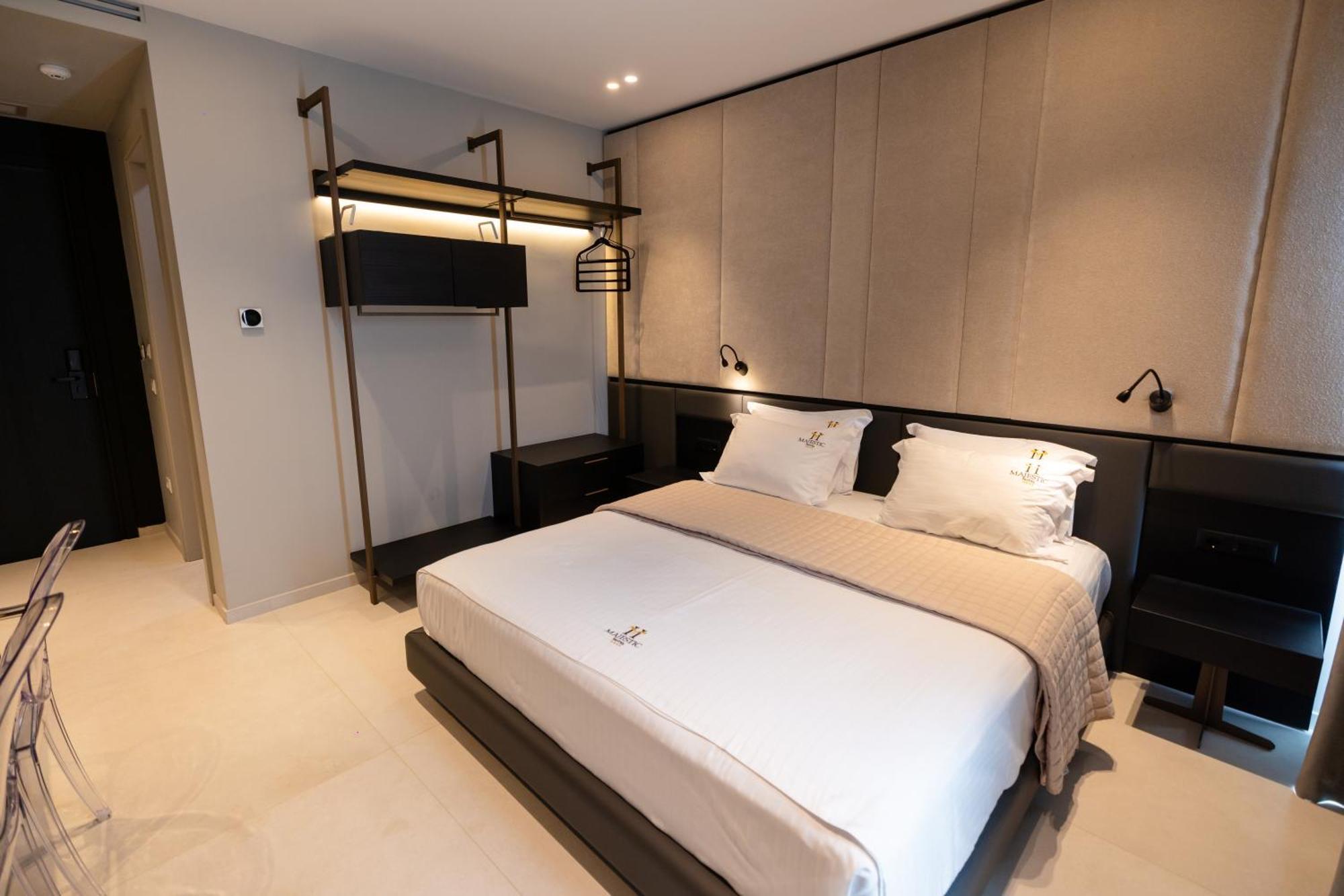 Hotel Majestic Radhimë المظهر الخارجي الصورة