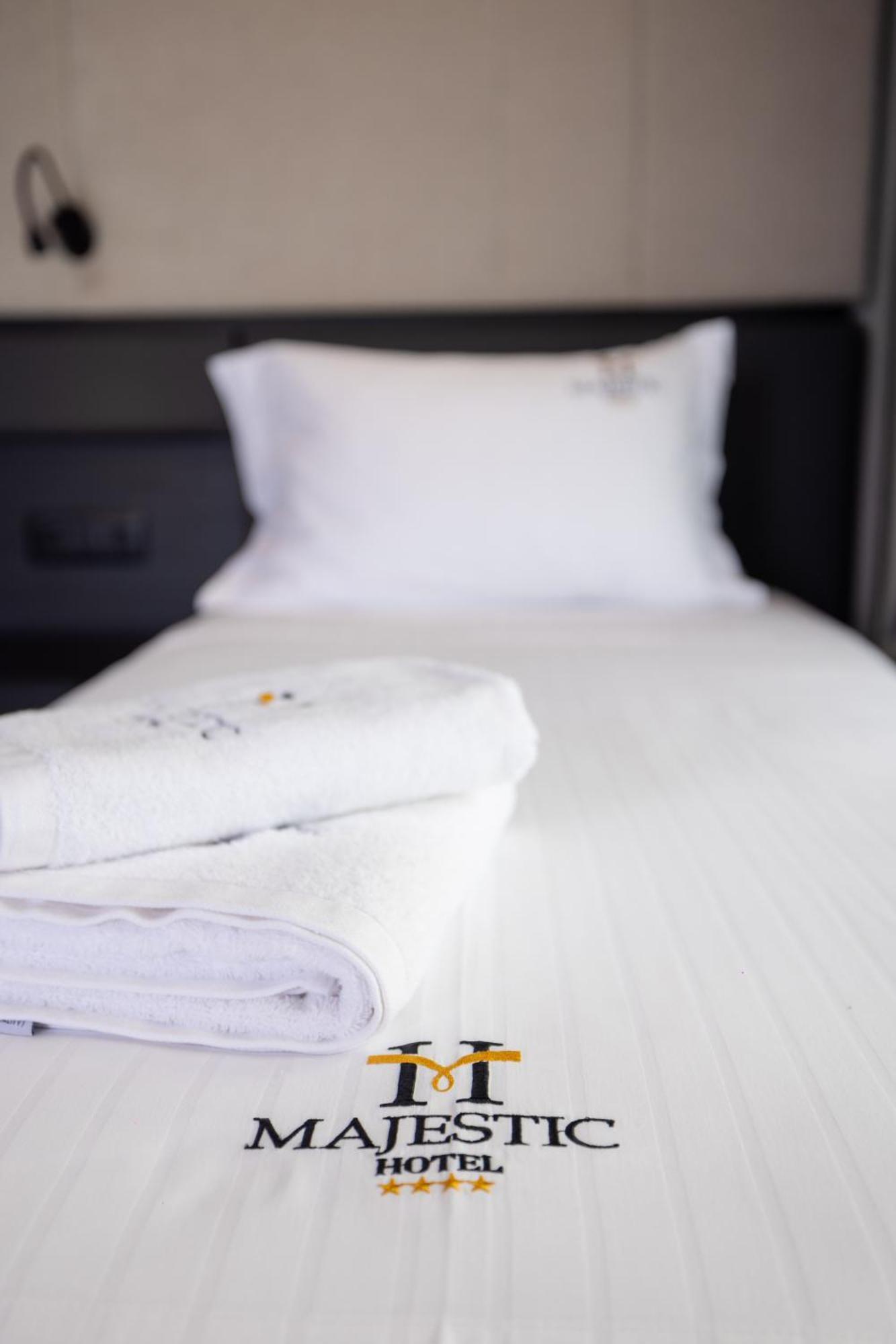 Hotel Majestic Radhimë المظهر الخارجي الصورة