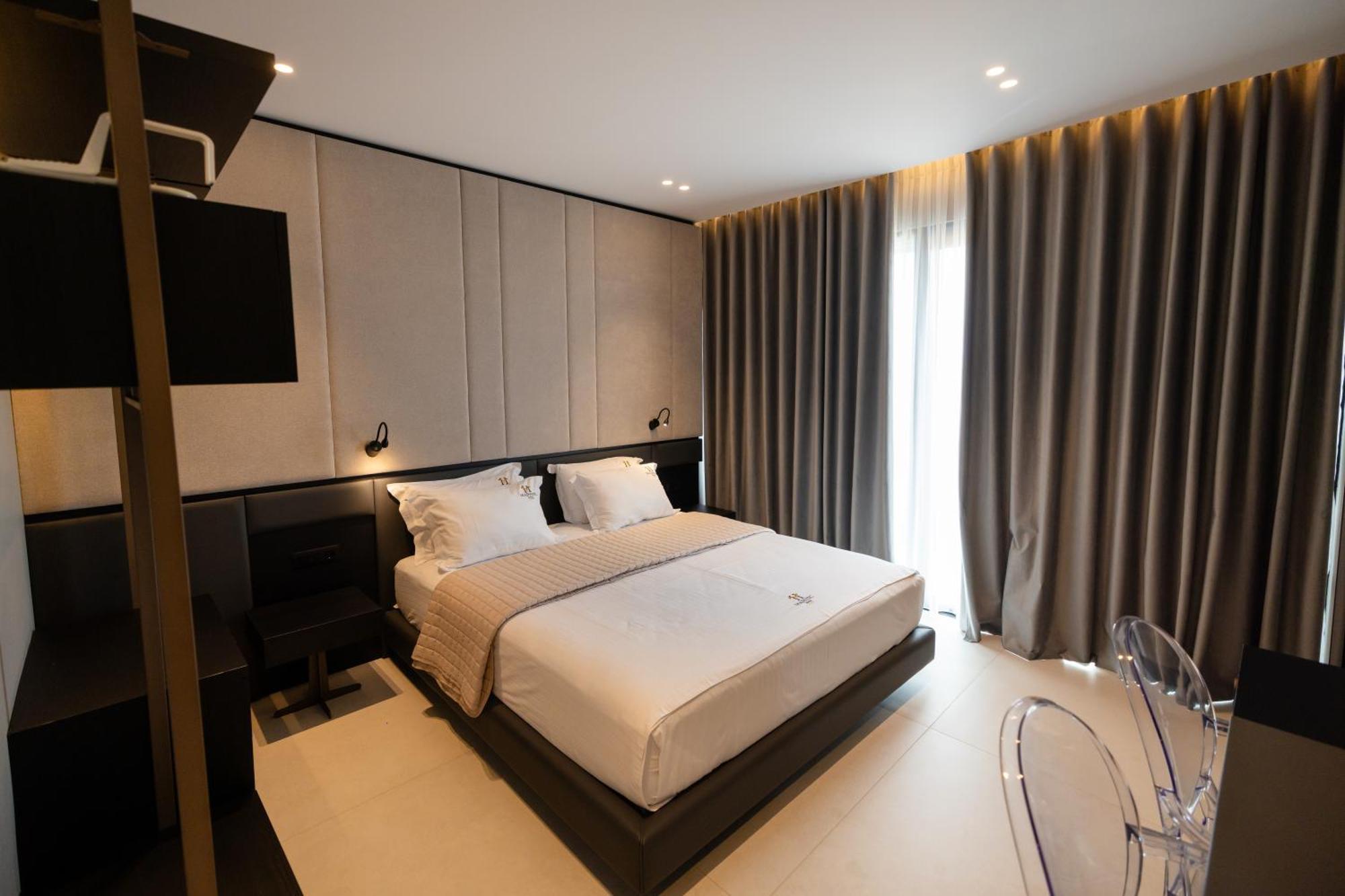 Hotel Majestic Radhimë المظهر الخارجي الصورة